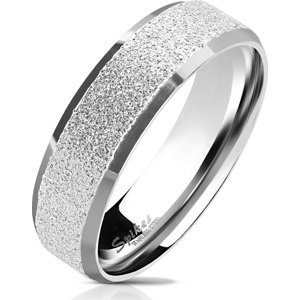 Oceľový prsteň s pieskovaným povrchom a lesklými skosenými hranami Veľkosť prstenu: 49
