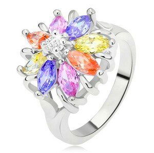 Lesklý prsteň striebornej farby, farebný kvet z brúsených kamienkov - Veľkosť: 58 mm