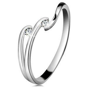 Diamantový prsteň z bieleho 14K zlata - dva ligotavé číre brilianty, lesklé línie ramien - Veľkosť: 57 mm