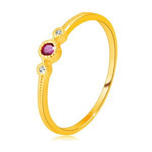 Diamantový prsteň zo 14K žltého zlata - rubín v objímke, číre brilianty, drobné guličky - Veľkosť: 58 mm