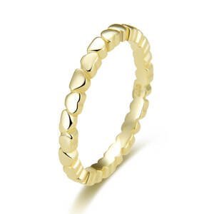 Beneto Pozlátený strieborný prsteň so srdiečkami AGG344-GOLD 52 mm