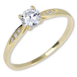 Brilio Zlatý zásnubný prsteň s kryštálmi 229 001 00809 49 mm
