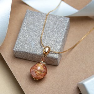 Lampglas Nádherný náhrdelník Peach Fuzz Amulet s 24-karátovým zlatom v perle Lampglas NSA48