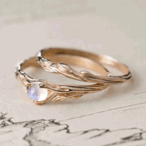OLIVIE Dva strieborné prstene MESAČNÝ KAMEŇ 7757 Veľkosť prsteňov: 10 (EÚ: 62-64) Ag 925; ≤3,8 g.